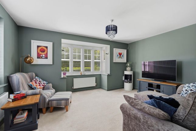 19, Cox Crescent, Southam photo 3