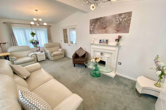 2 Wickham Court, Southwick Road, Fareham photo 4