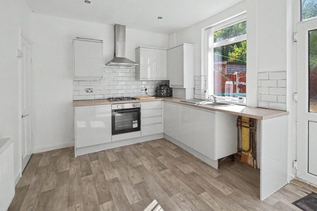 74, Highfield Avenue, West Yorkshire photo 3