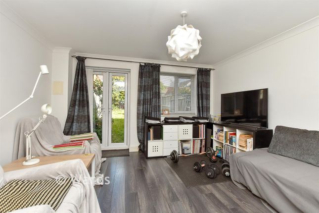 24, Baryntyne Crescent, Rochester photo 4
