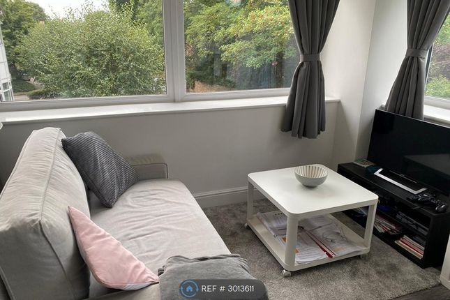 Flat, Four Corners Chertsey Pound Road, Chertsey photo 2