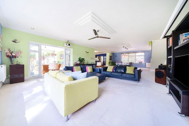 21, Coningesby Drive, Hertfordshire photo 2