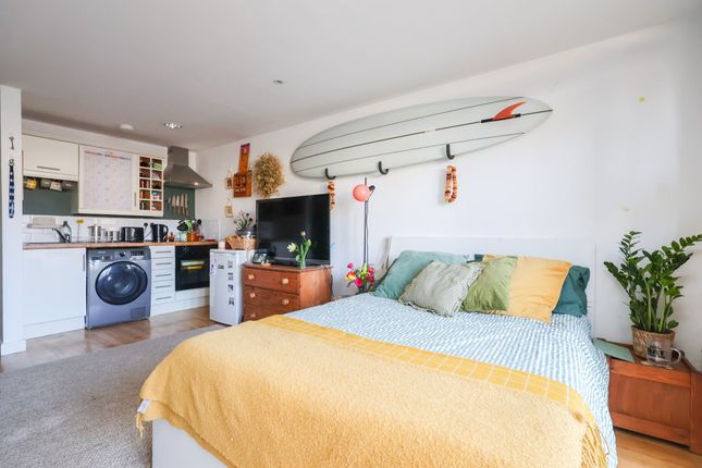 Apt 3, Surfpods 8-10 Henver Road, Newquay photo 4