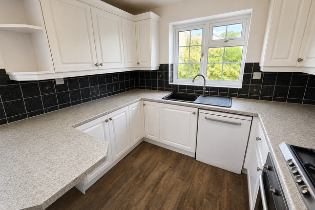 15, Meadow Grove, Verwood photo 4