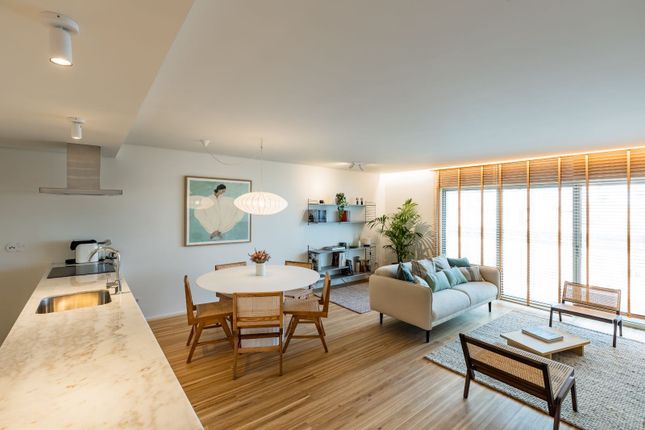 Apartment for sale in R. Aval De Baixo 341 J, 4200-266 Porto, Portugal
