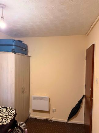 82 Pittman Gardens, Ilford photo 4
