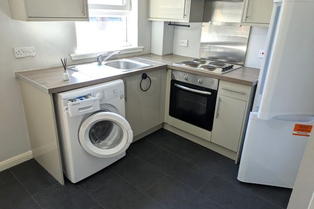 Flat 3, 16, Laichpark Loan, Edinburgh photo 5