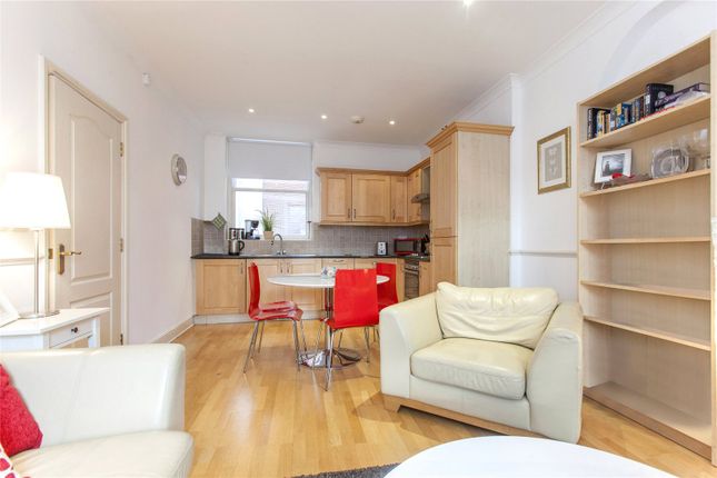Flat 11, Gloucester Mansions, 140A, Shaftesbury Avenue, London photo 2