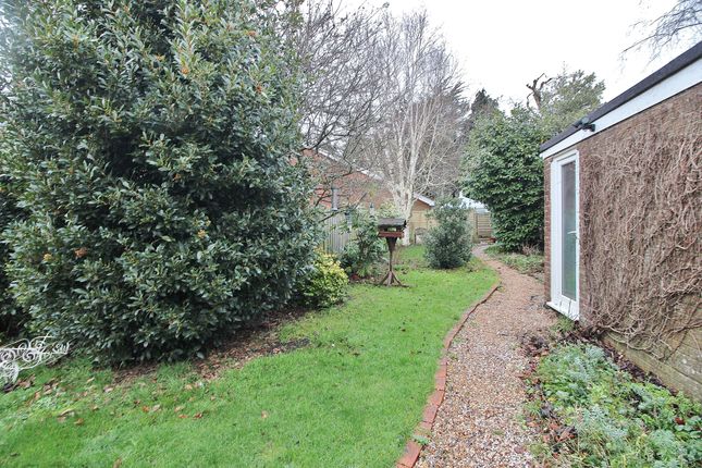 1, Heath Close, Waterlooville photo 4