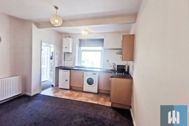 238, New Hey Road, Huddersfield photo 4