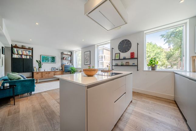 Flat 3, 29A,, Bath Terrace, London photo 4