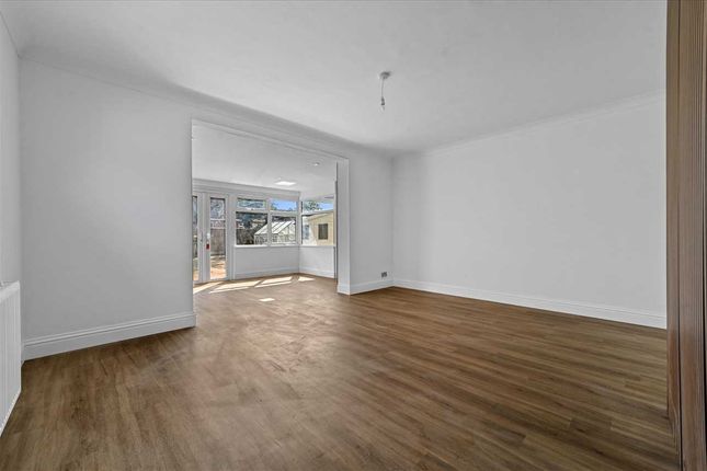 19, Grenfell Avenue, Holland on Sea photo 2