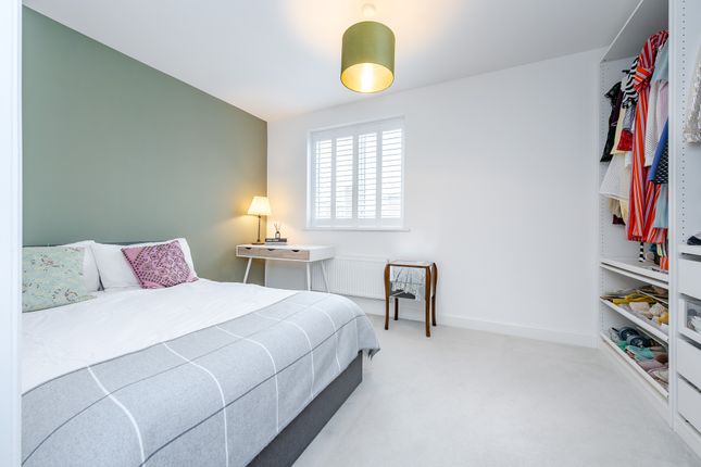 6, Van Brugh Avenue, Coulsdon photo 4