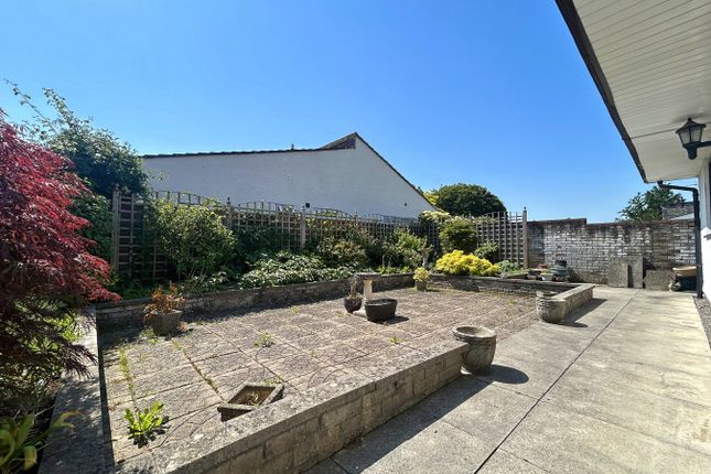 20, Court Meadow, Berkeley photo 2