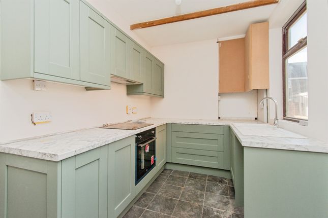16, Wood Lane, Castleford photo 3