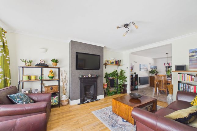 15 Celtic Way, Barry photo 4