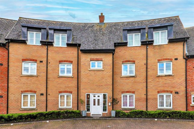 Thumbnail Flat for sale in Strouds Close, Old Town, Swindon, Wiltshire