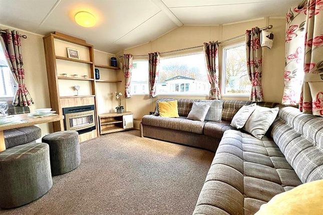 Thumbnail Mobile/park home for sale in Sleaford Road, Tattershall, Lincoln