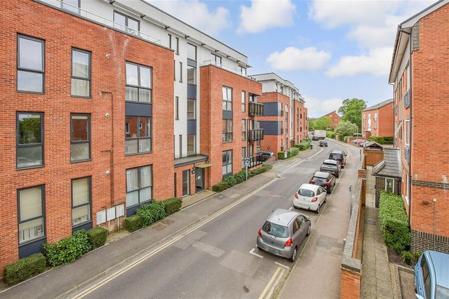 Avebury Avenue, Tonbridge photo 4