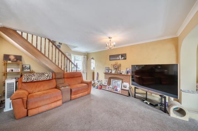 24, Buckingham Way, Camberley photo 4