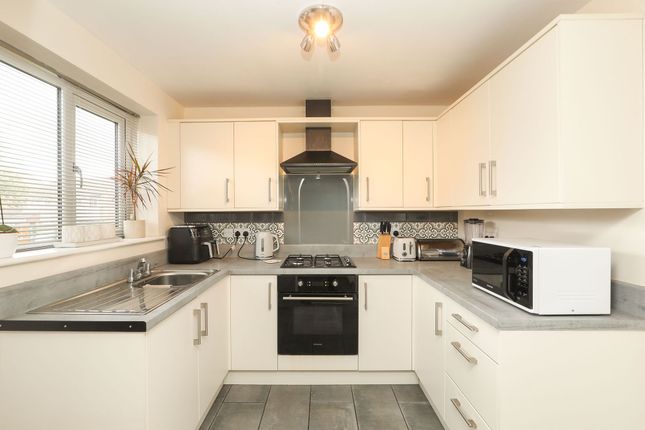 2 Foxcroft Drive, Sheffield photo 3