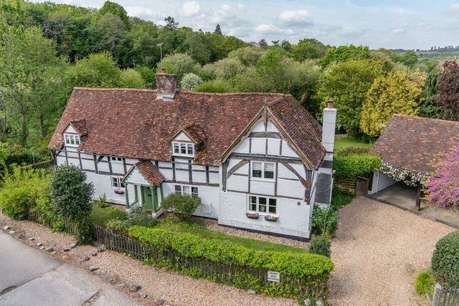 3 Bed Cottage For Sale In Chilworth Old Village Chilworth