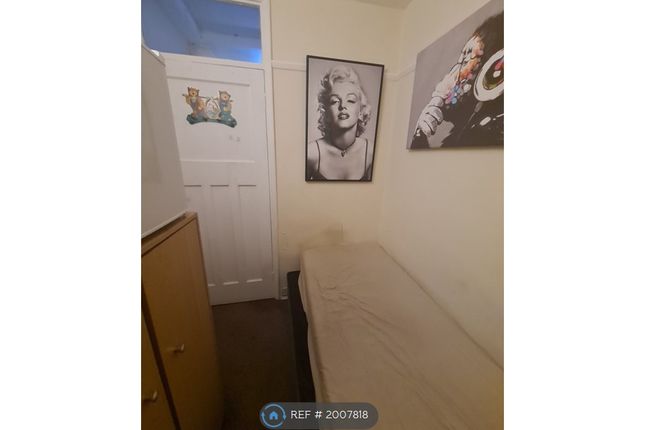 Room to rent in Cumberland Avenue, Slough