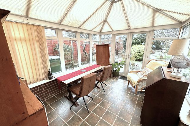 9 Westfield Way, Woking photo 4