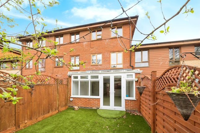 End terrace house for sale in Commonwealth Drive, Crawley