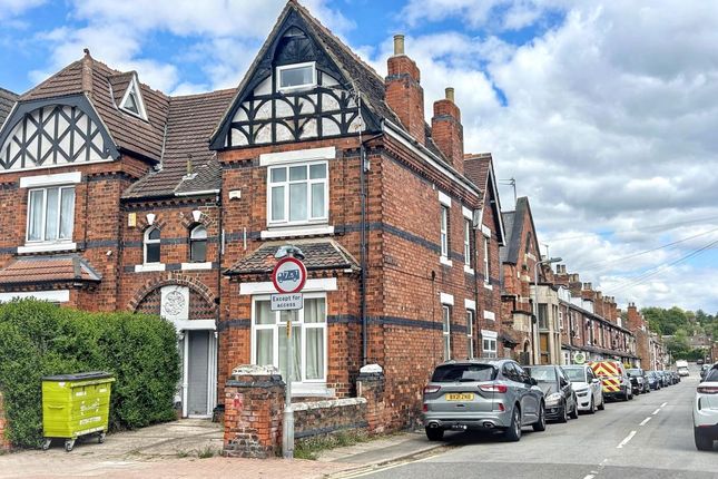 6-bed terraced on 19, Lea Road, Gainsborough, £135,000