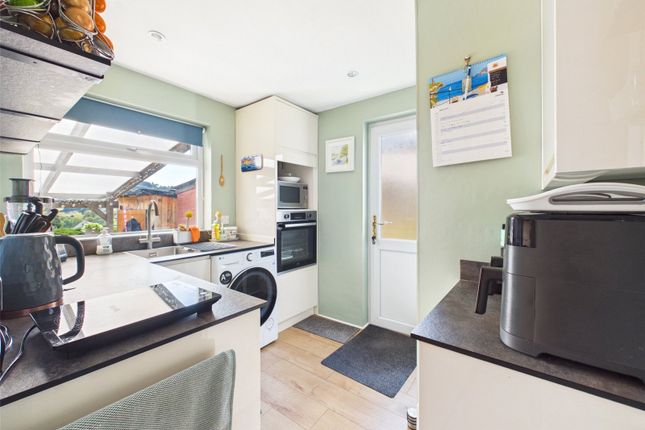 22, Fishers Way, Stroud photo 2