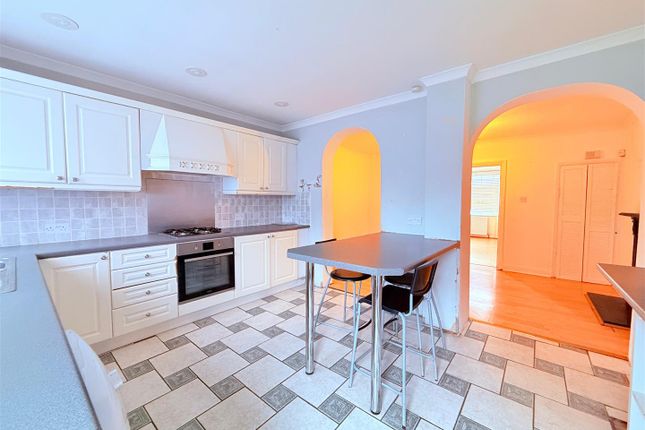8, Strathearn Avenue, Hayes photo 5