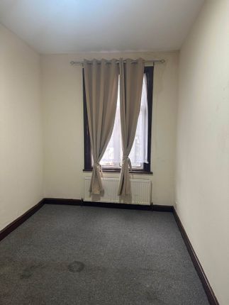 Flat 2, Vale Road, London photo 4
