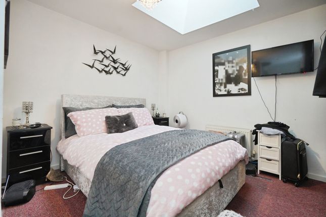 49, Caxton Court, Burton-on-Trent photo 4