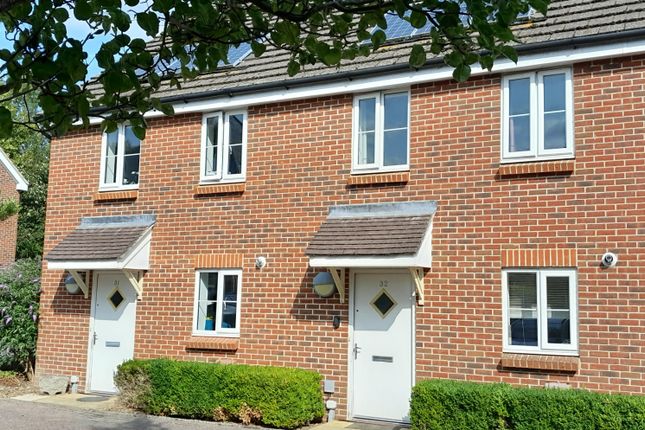 32, Cuckoo Fields, Fishbourne photo 2