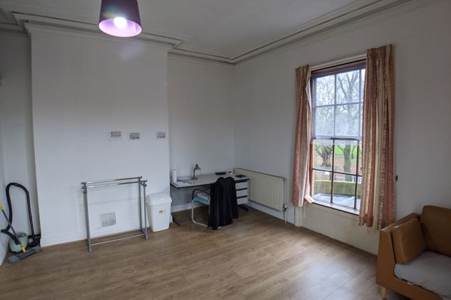 Thumbnail Flat to rent in Swinton Grove, Manchester