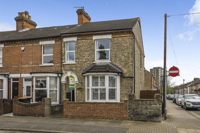 End terrace house for sale in Stanley Street, Bedford