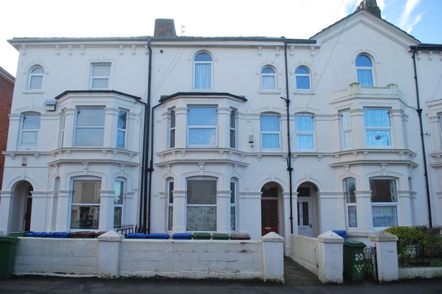 Flat to rent in Princes Avenue, Withernsea