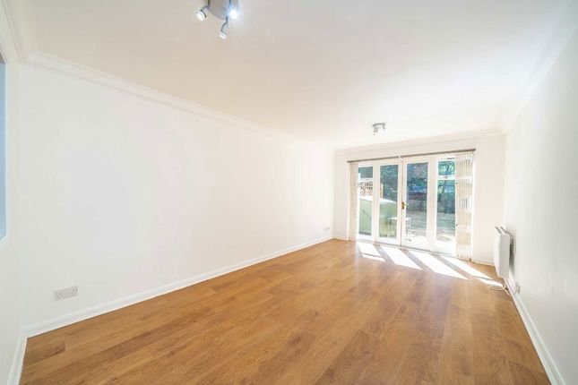 Flat 5, Heathview Court, 70, Parkside, London photo 2