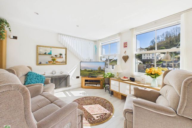 2 Sunny Bank, Princes Square, Looe photo 2