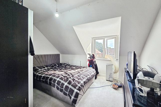 Flat 2, 23, Blackburne Way, Tongham photo 4