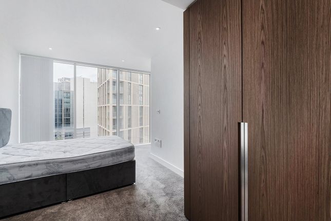 Flat to rent in Gauging Square, London Dock