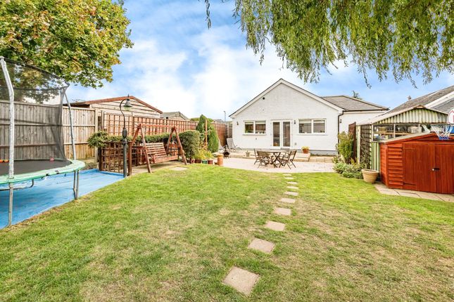 8a, Mead Way, Slough photo 4