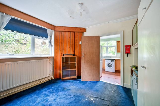 Detached house to rent in The Avenue, Worcester Park