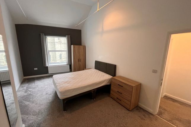 Room 1, Flat 2, 14, St. Marys Street, Truro photo 2