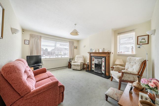 20, Mill Close, Swindon photo 4