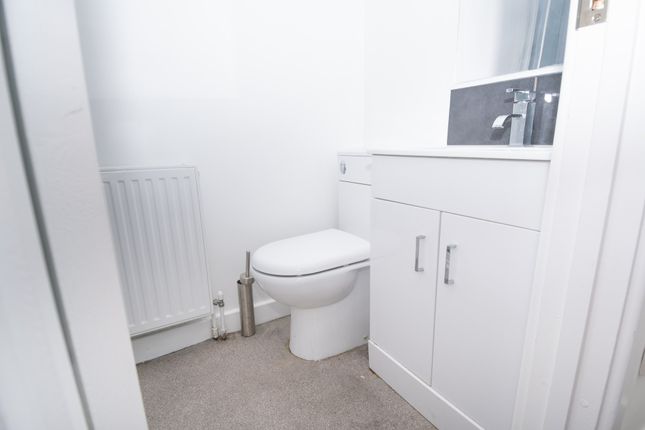 Studio to rent in South Street, Reading
