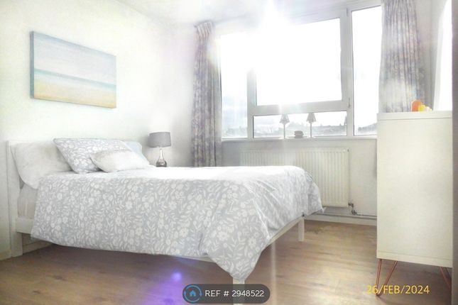 Staplehurst Court, Northcote Road, London photo 3