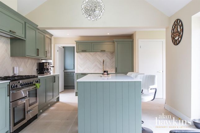 89, Pavenhill, Purton photo 4