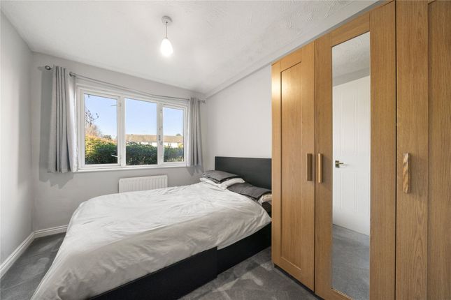 26, Parry Drive, Surrey photo 4